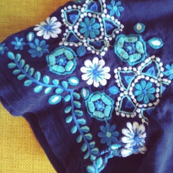 Talbots Navy Embroidered Boho Peasant Shirt Sz MP - Picture 3 of 7